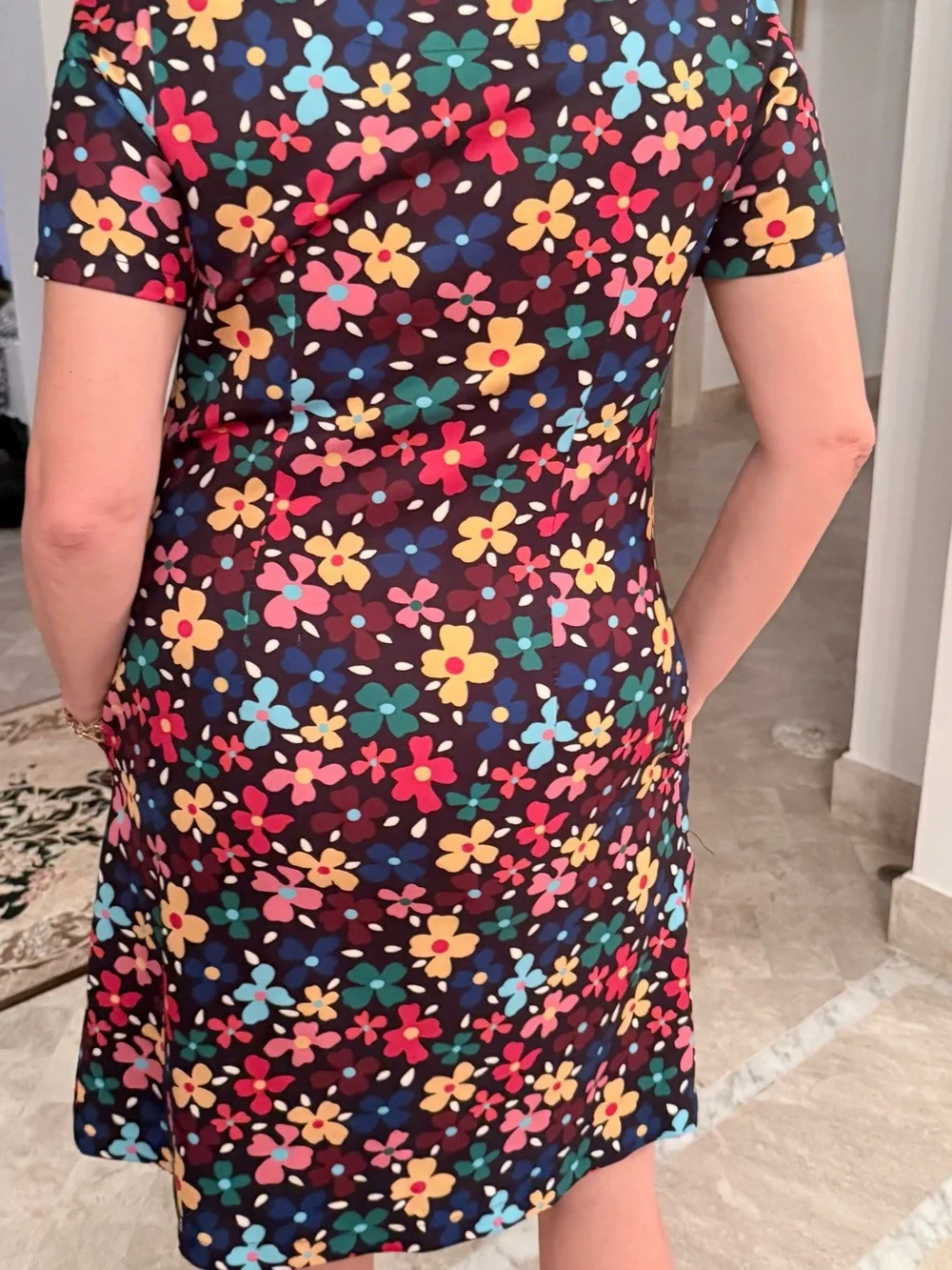 Floral Print Short-Sleeve Shift Dress - Black Multi